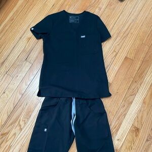 Figs black xxs Catarina top and xxs kade cargo bottom